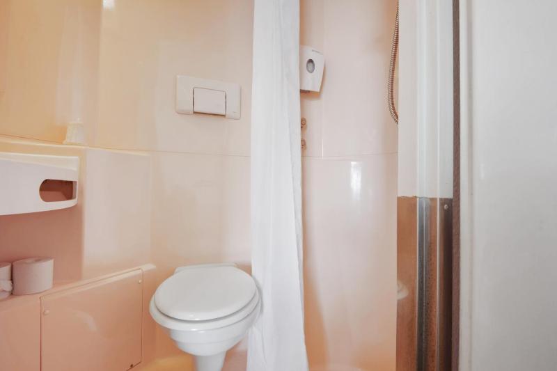 Double Room image 3