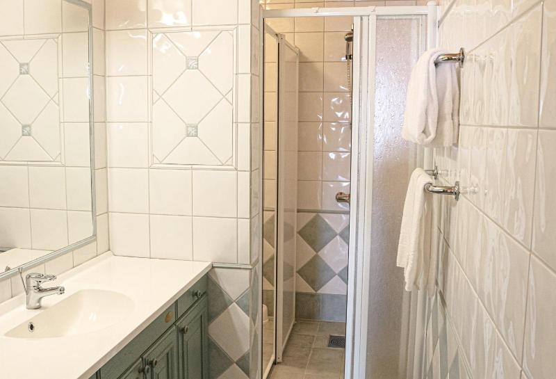 Three-Bedroom Bungalow image 2