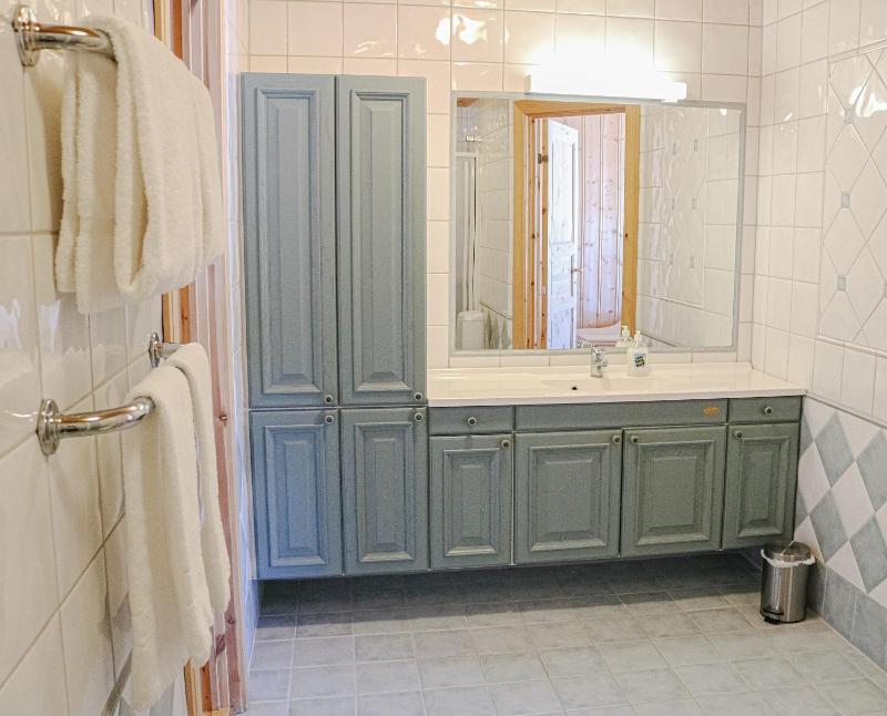 Three-Bedroom Bungalow image 3