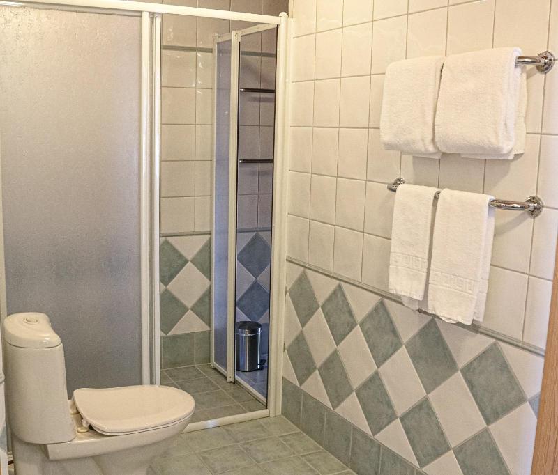 Three-Bedroom Bungalow image 4
