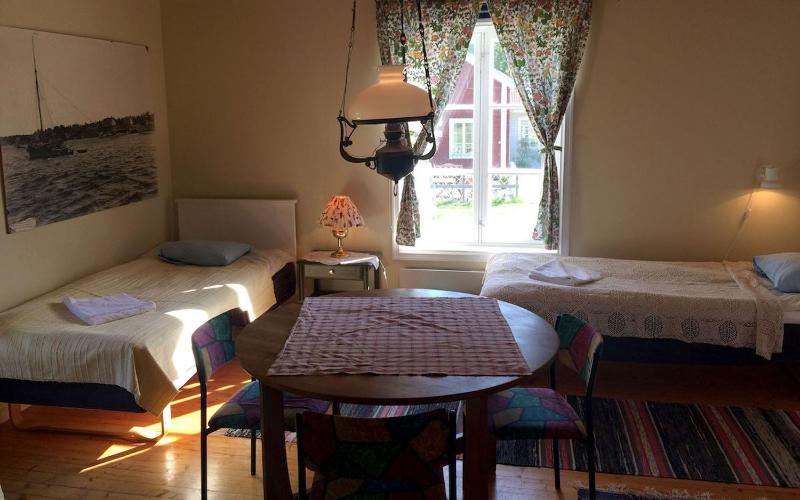 Quadruple Room with Shared Bathroom image 1