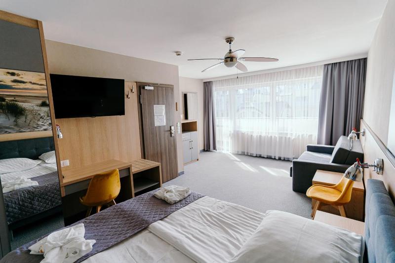 Deluxe Family Room image 4