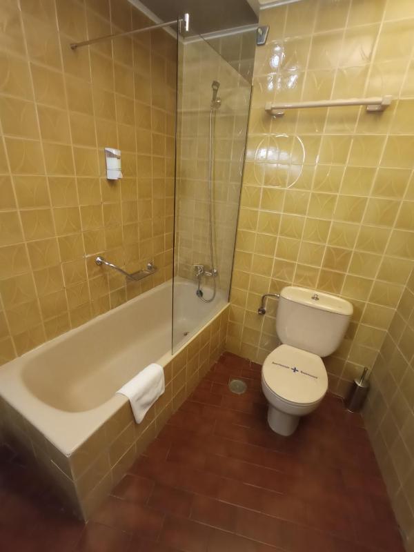 Twin Room image 1