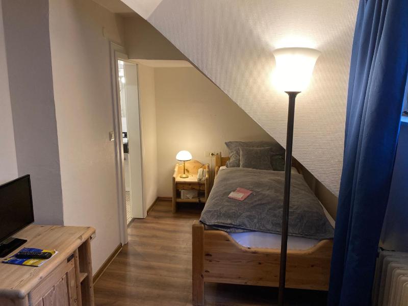 Budget Single Room image 3