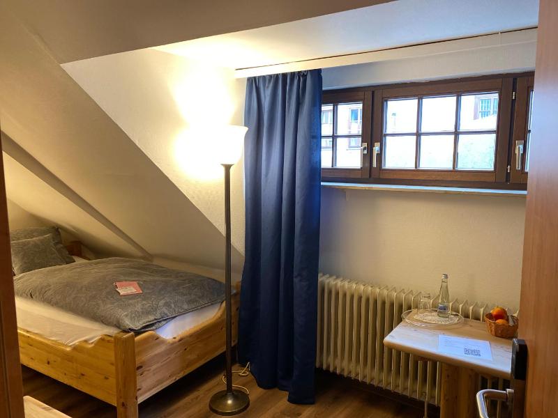 Budget Single Room image 4