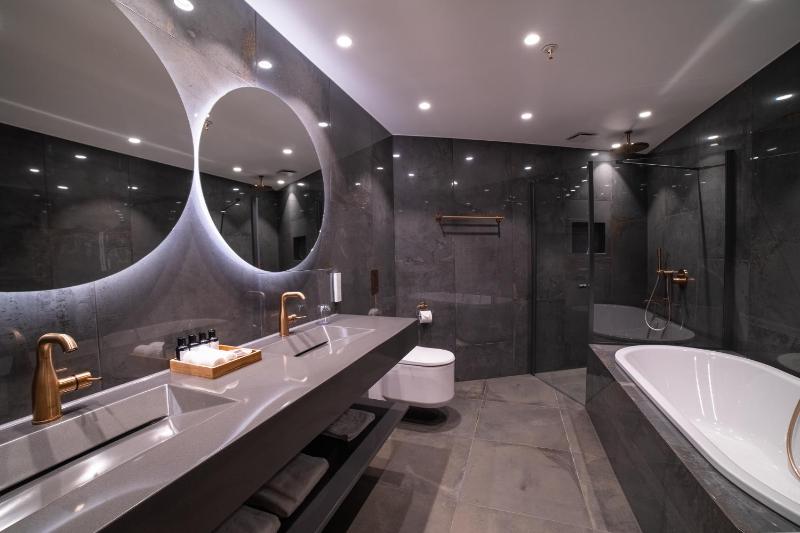 River Suite image 3