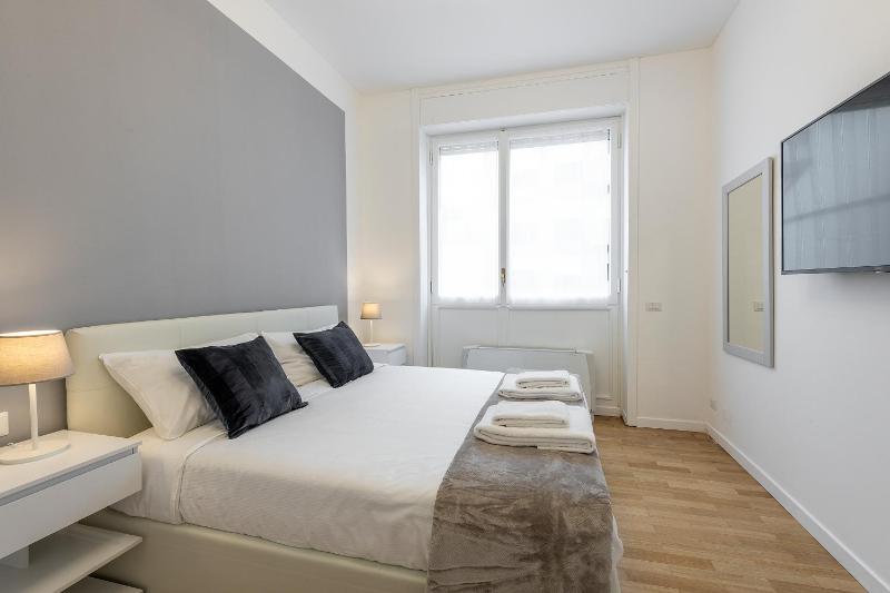 One-Bedroom Apartment - Corso Magenta 62 image 4