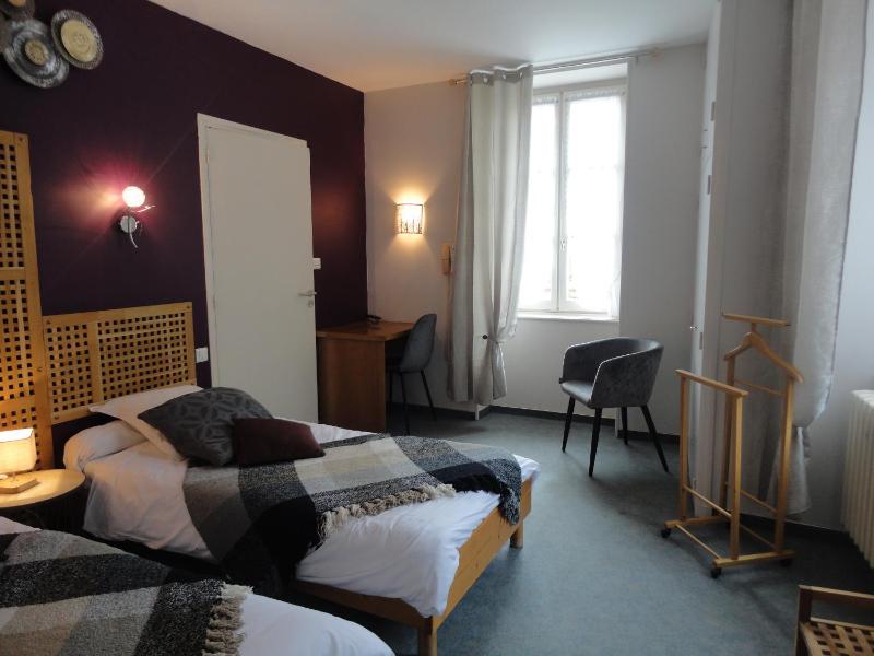 Twin Room with Mountain View image 4