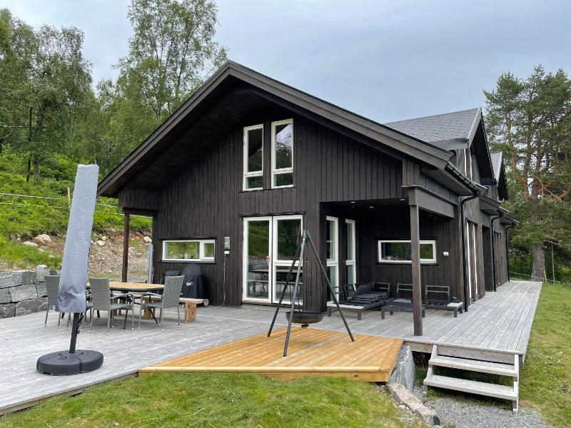 Five-Bedroom House image 3