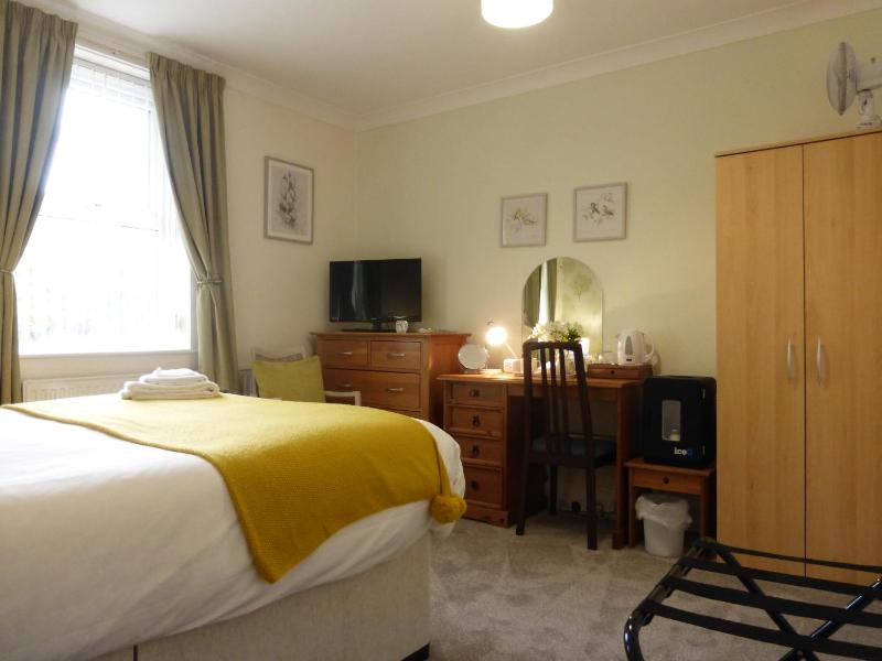 Small Double Room with Shower  image 1