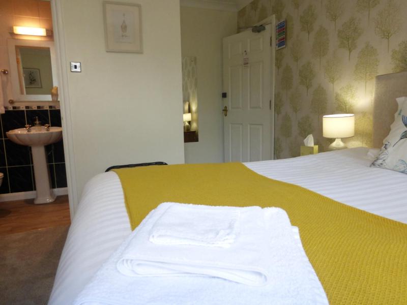 Small Double Room with Shower  image 4