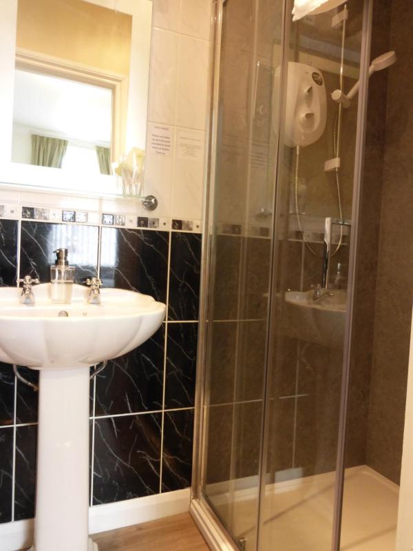 Small Double Room with Shower  image 3