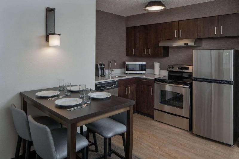 Two Bedroom Suite - Queen in Each image 3