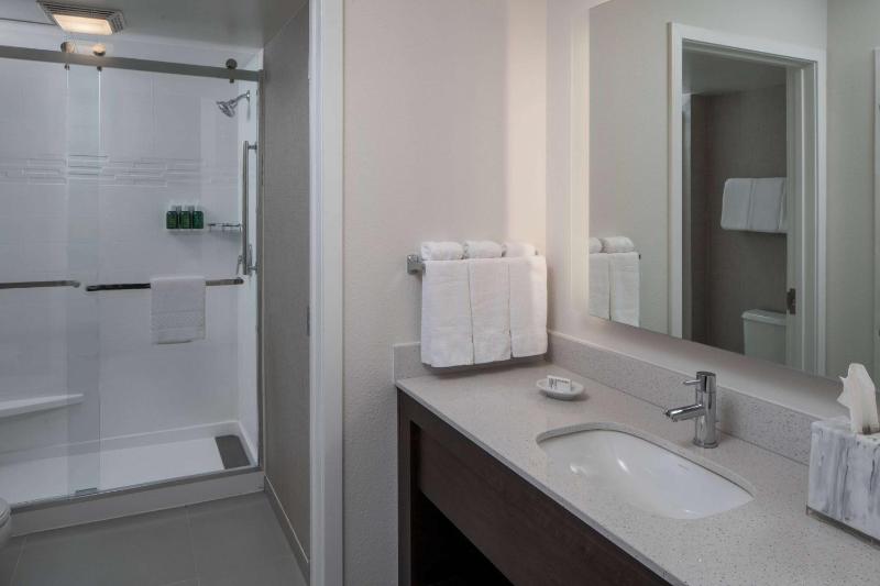 Studio Suite Queen image 4