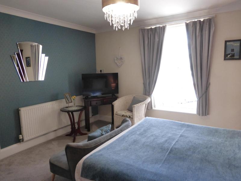 Superior King Room image 1