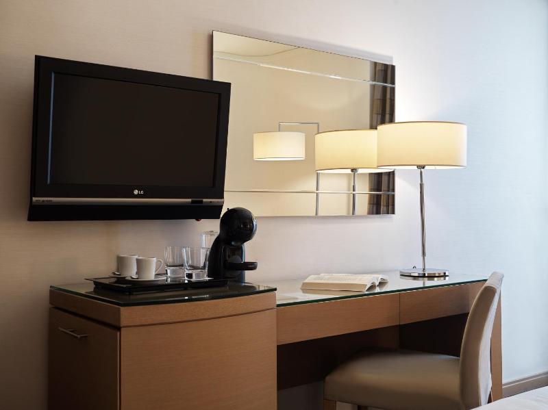 Superior Double or Twin Room with City View image 3