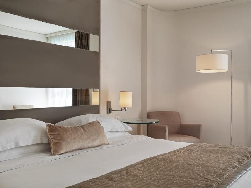 Superior Double or Twin Room with City View image 1
