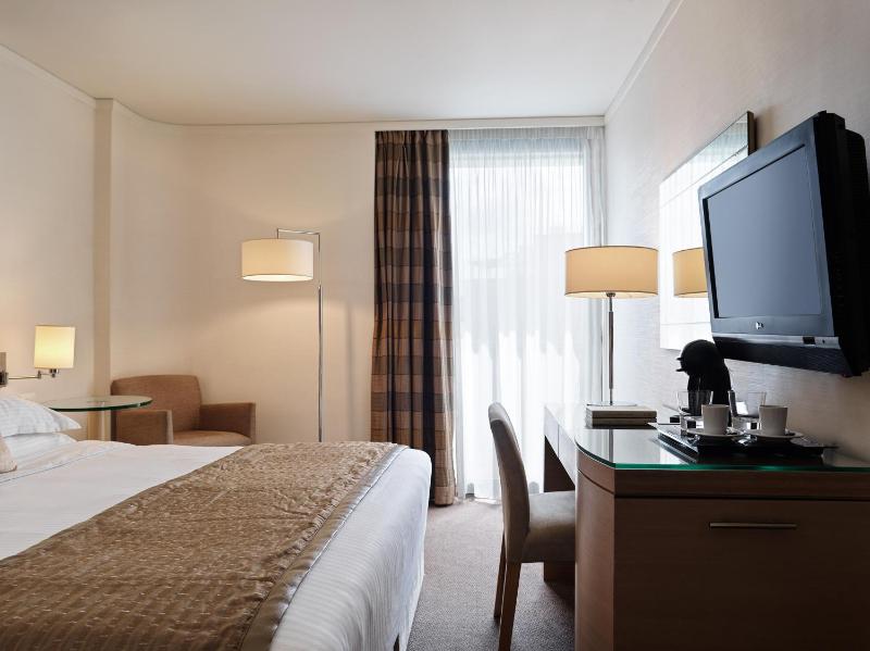 Superior Double or Twin Room with City View image 4
