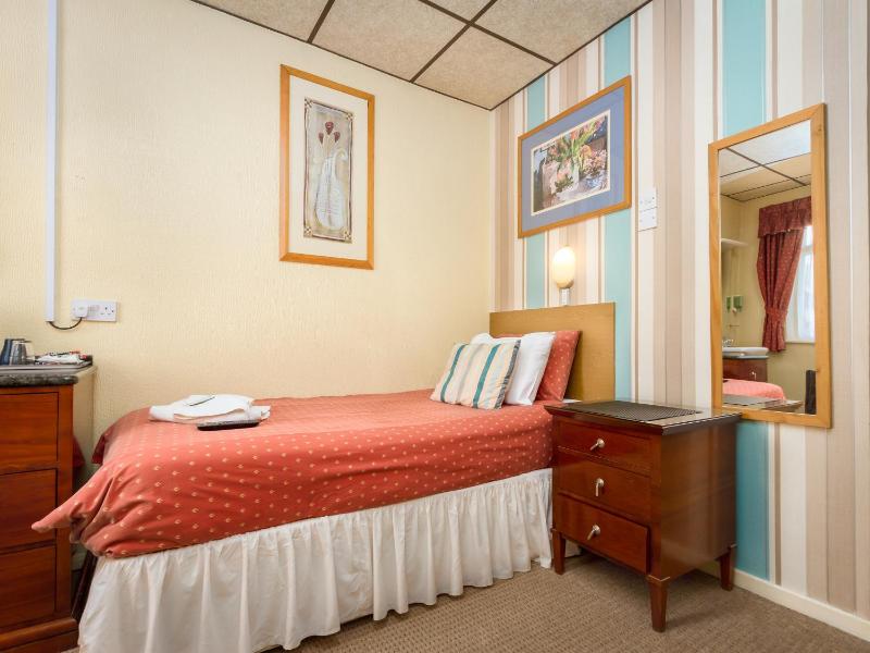 Standard Single Room with Shower image 3