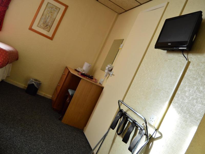 Standard Triple Room image 4