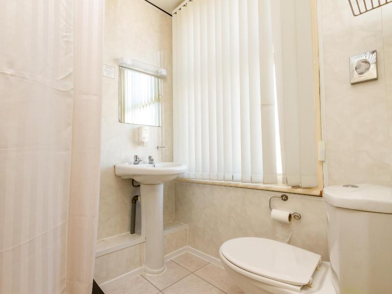 Deluxe Double Room with Shower image 4