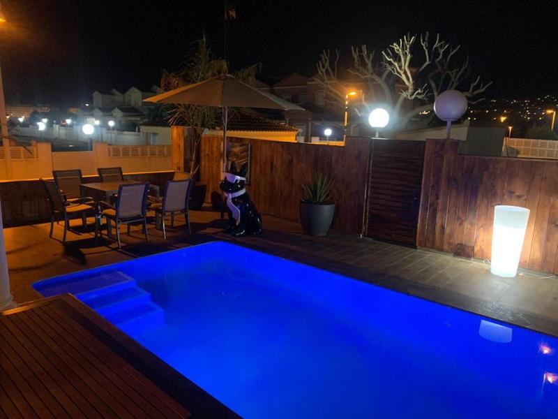 Sunset Pool Villa - image 2