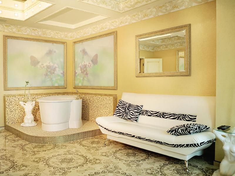 Junior Double Room image 2