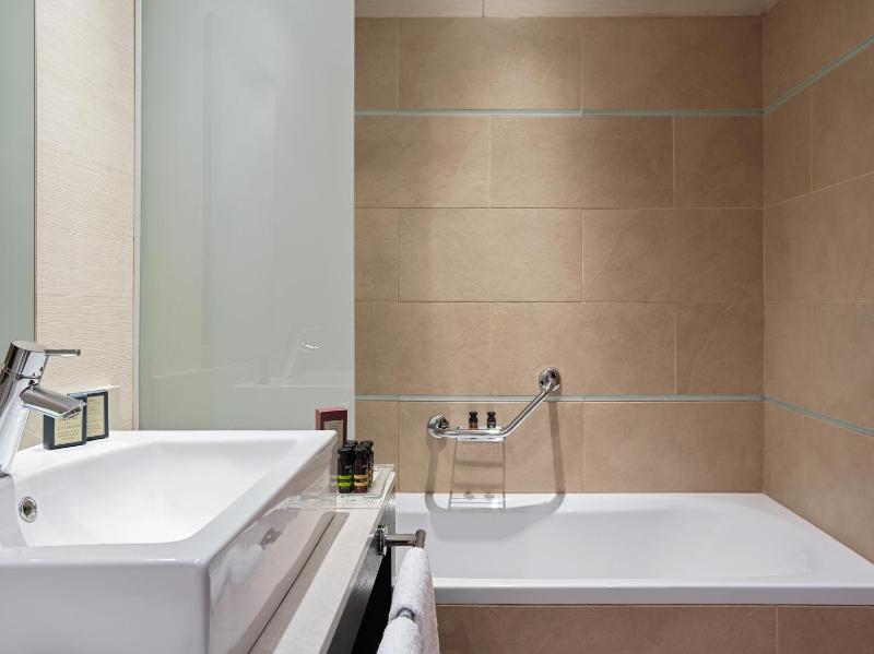Executive Suite image 4