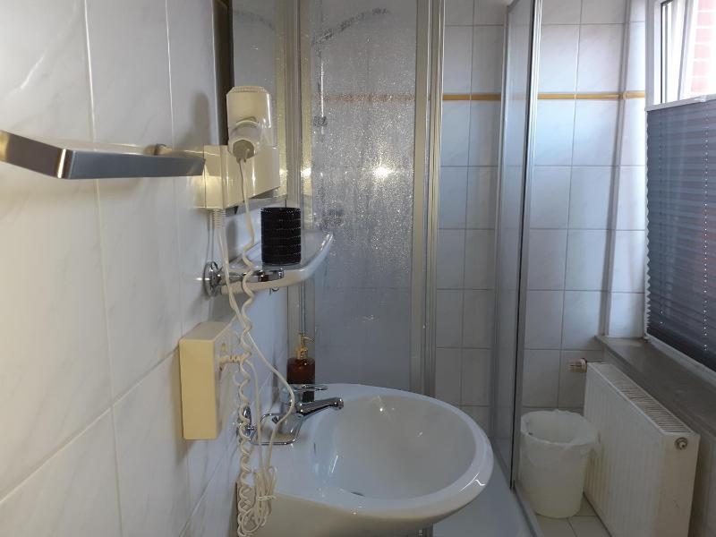 Single Room image 4