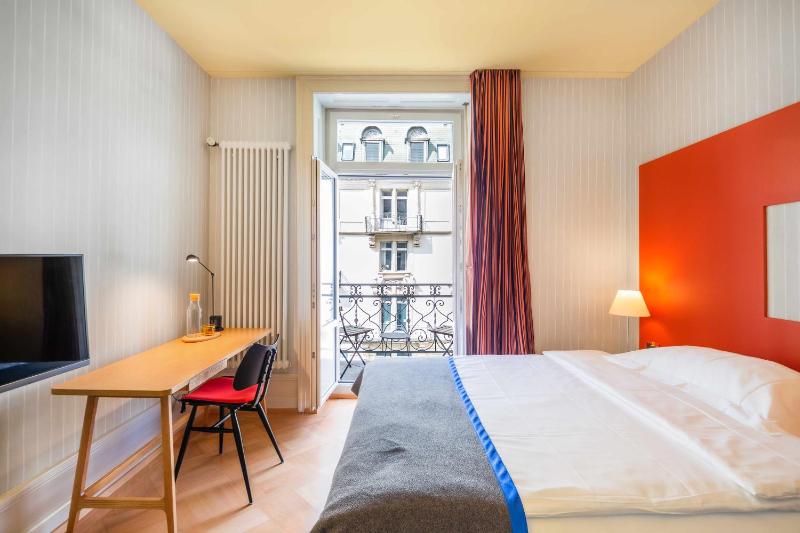 Double Room with Balcony image 1