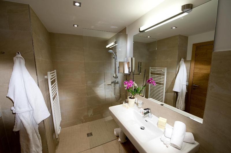 Junior Suite with Mountain View image 3