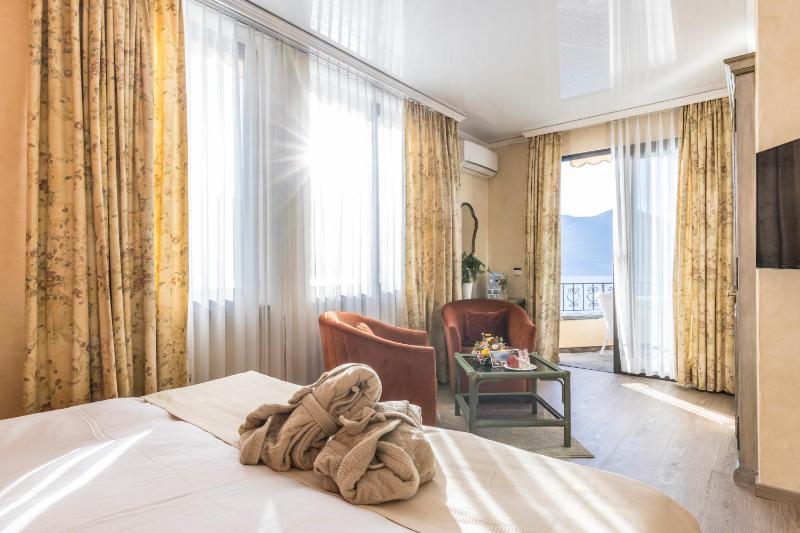 Comfort Double with Lake View image 3