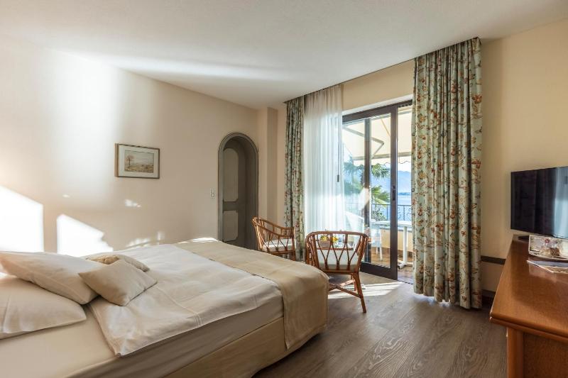 Standard Double with Lake View image 1