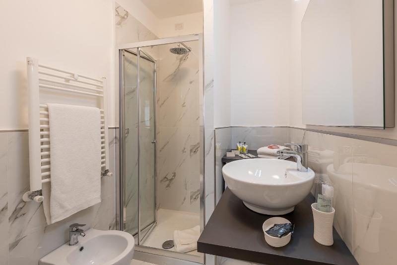 One-Bedroom Apartment - Corso Magenta 62 image 2