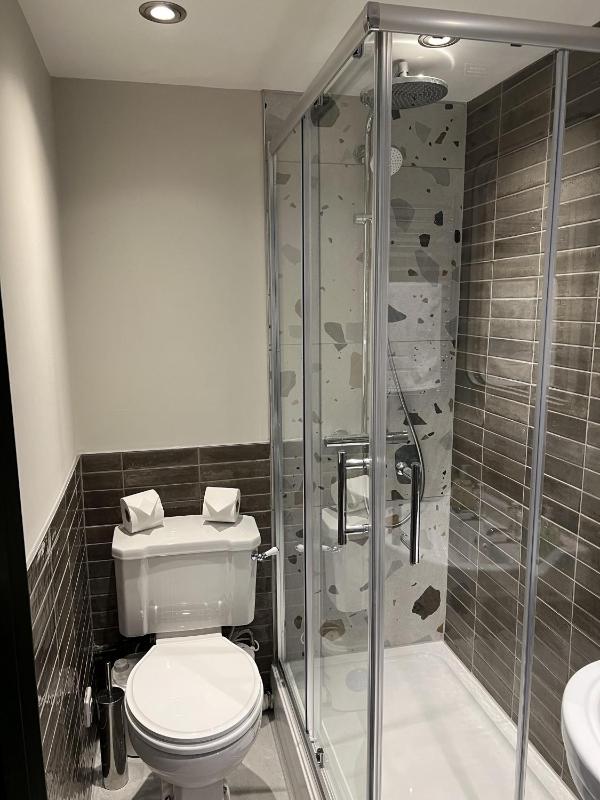 Double Room with Private Bathroom image 3