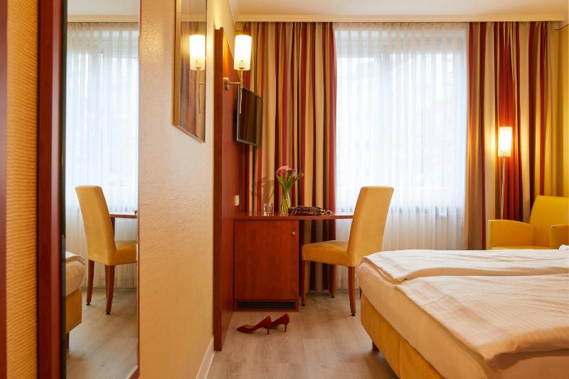 Standard Double or Twin Room image 2
