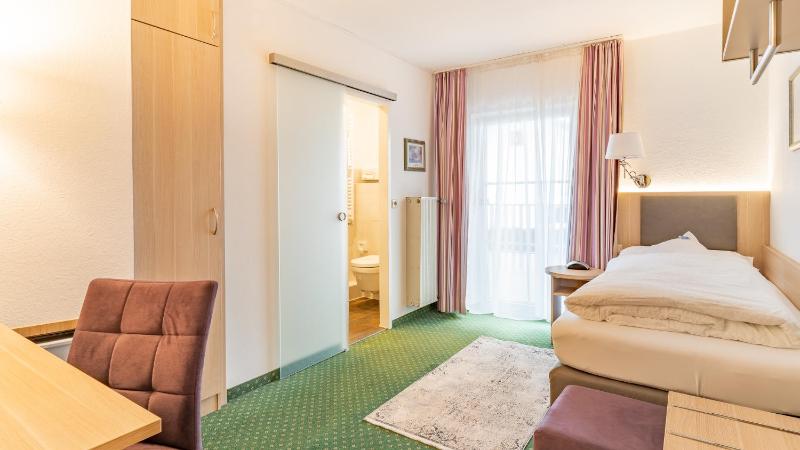 Comfort Single Room image 3