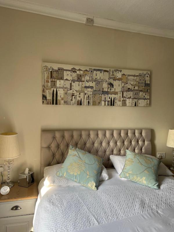 Double Room with Private Bathroom image 1
