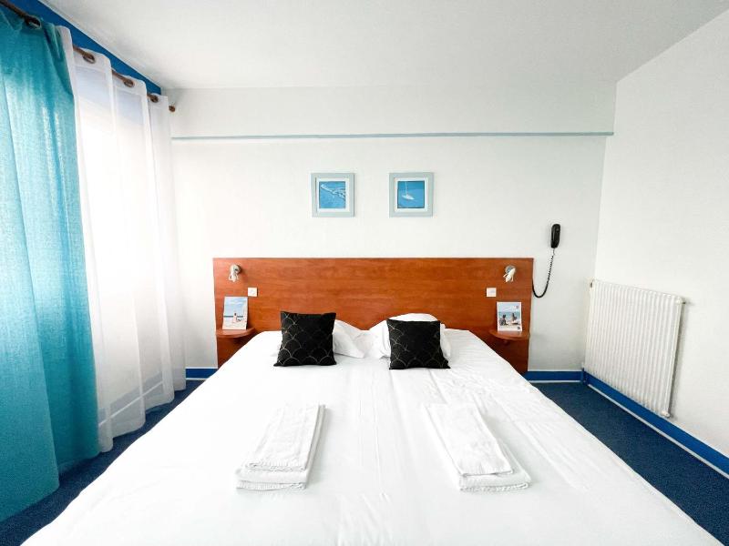 Classic Double Room image 3
