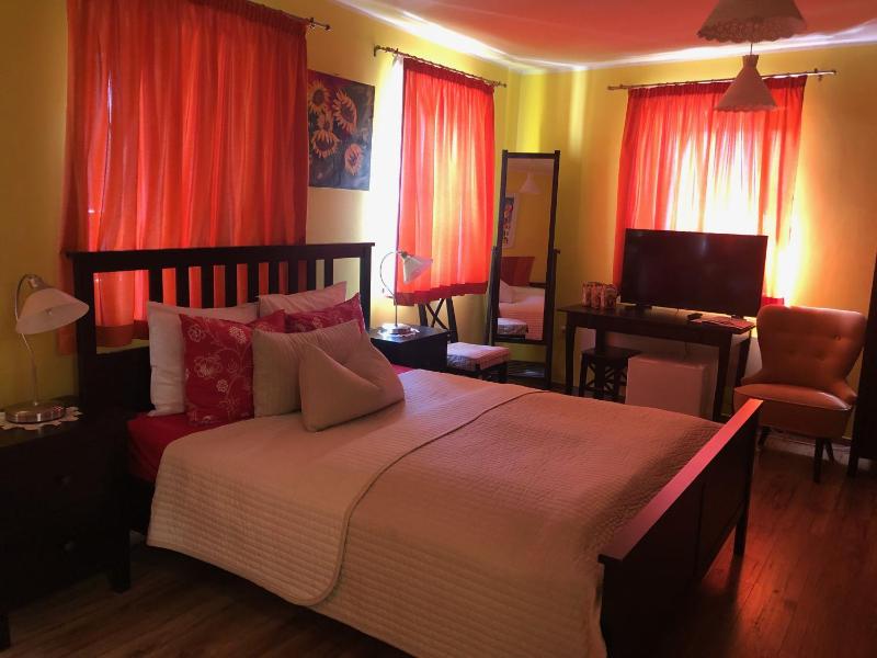 Deluxe Quadruple Room image 3
