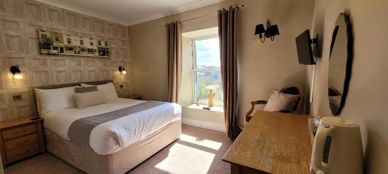 Small Double Room image 3
