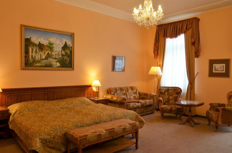 Large Double or Twin Room image 4