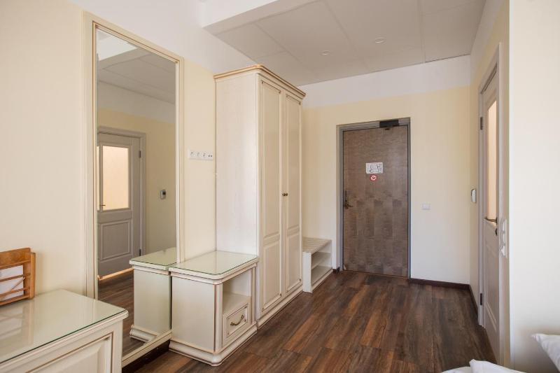Family Room (2 Adults + 2 Children) image 3