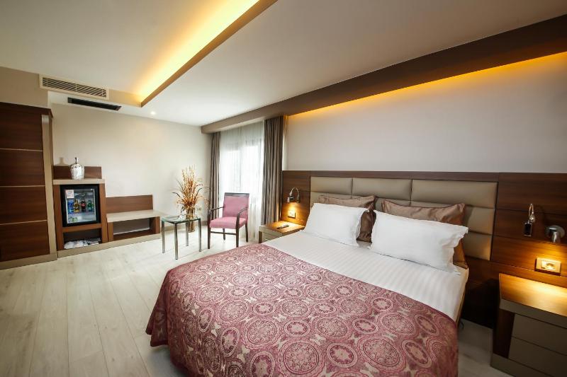 Suite with Balcony image 1