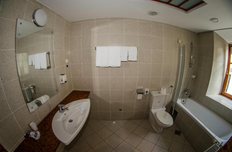 Double Room image 4