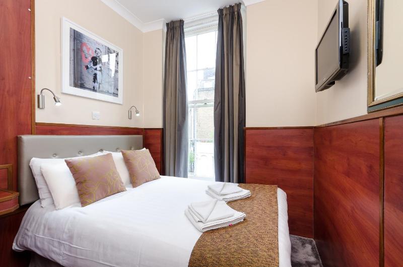 Double Room image 4