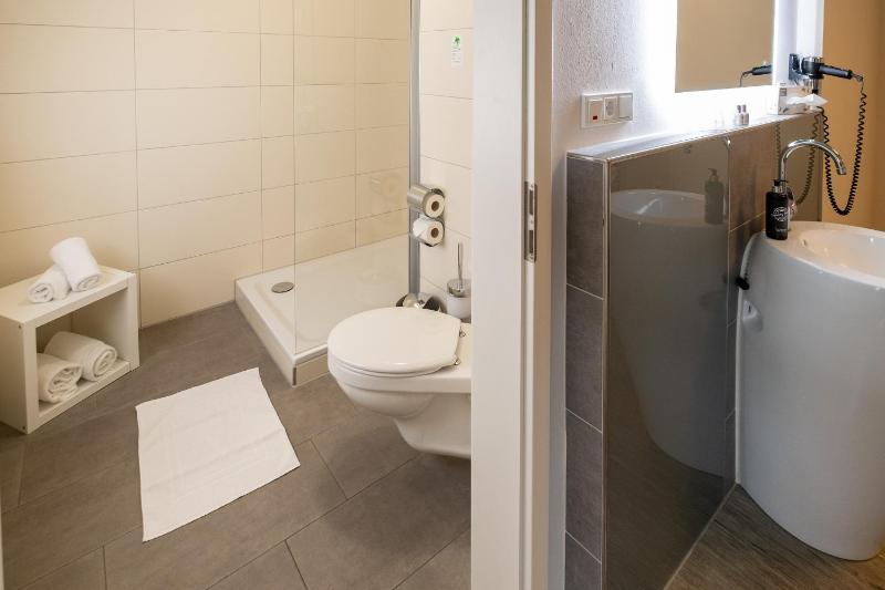 Deluxe Suite image 3