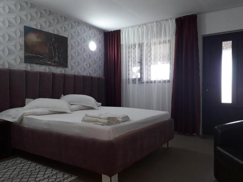 Deluxe Triple Room image 2