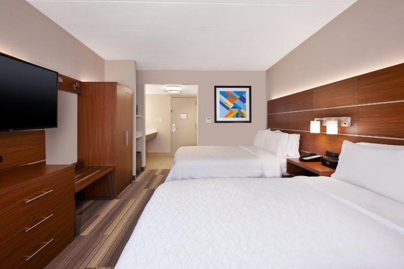 Standard Room with Two Queen Beds image 2