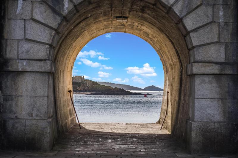 Premier One-Bedroom Apartment with Sea View - 6 Mills Bakery - Pets Not Permitted  image 4